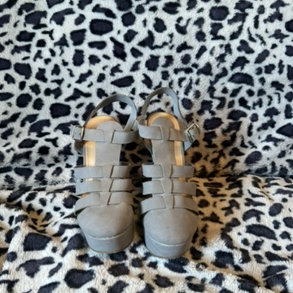Breckelles Gray Platform Shoes with Modern Straps